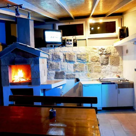 Апартаменты Valenta-klis Near Split, Heated Pool & View Klis
