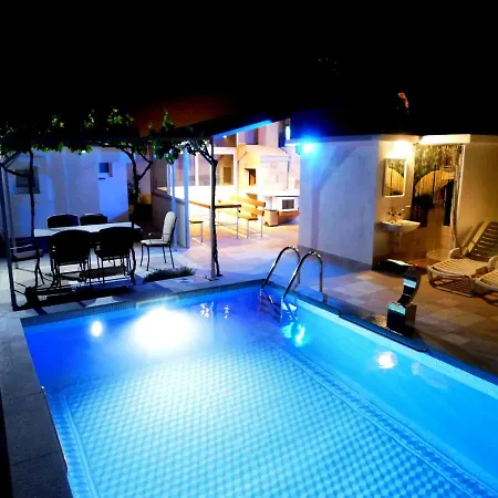 Valenta-klis Near Split, Heated Pool & View Apartmán Klis