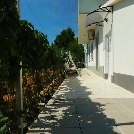 Valenta-klis Near Split, Heated Pool & View Апартаменты *