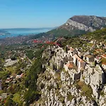 Valenta-klis Near Split, Heated Pool & View דירה *