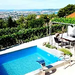 Valenta-klis Near Split, Heated Pool & View Klis