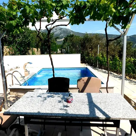 Valenta-klis Near Split, Heated Pool & View דירה *