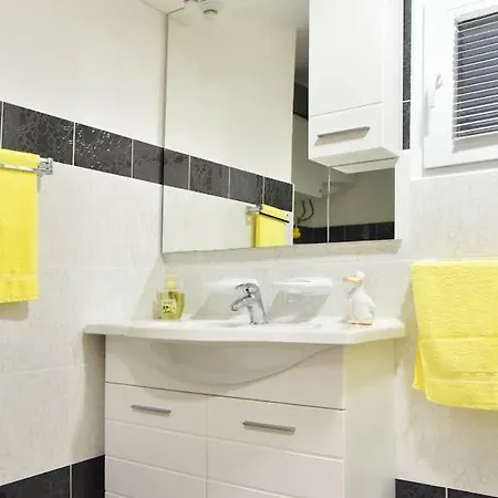 Apartmán Valenta-klis Near Split, Heated Pool & View