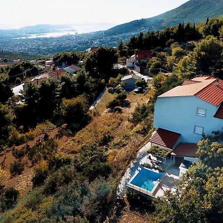 Valenta-klis Near Split, Heated Pool & View Apartmán *