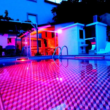 Apartmán Valenta-klis Near Split, Heated Pool & View *