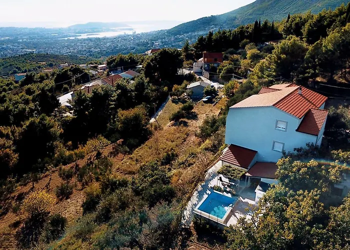Valenta-klis Near Split, Heated Pool & View アパート *